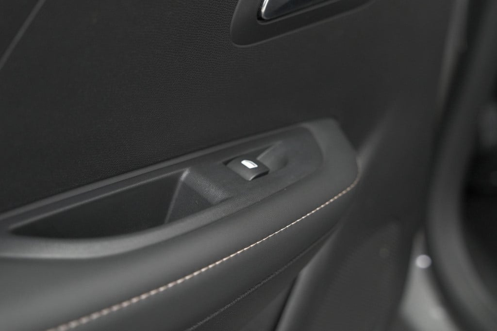 Peugeot 208 hybrid 100 e-dcs6 allure | camera | keyless entry | apple carpl
