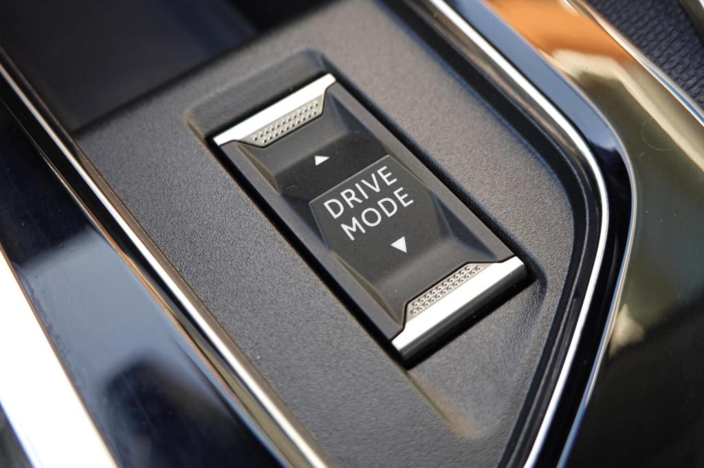 Peugeot 3008 1.6 hybrid 225 allure