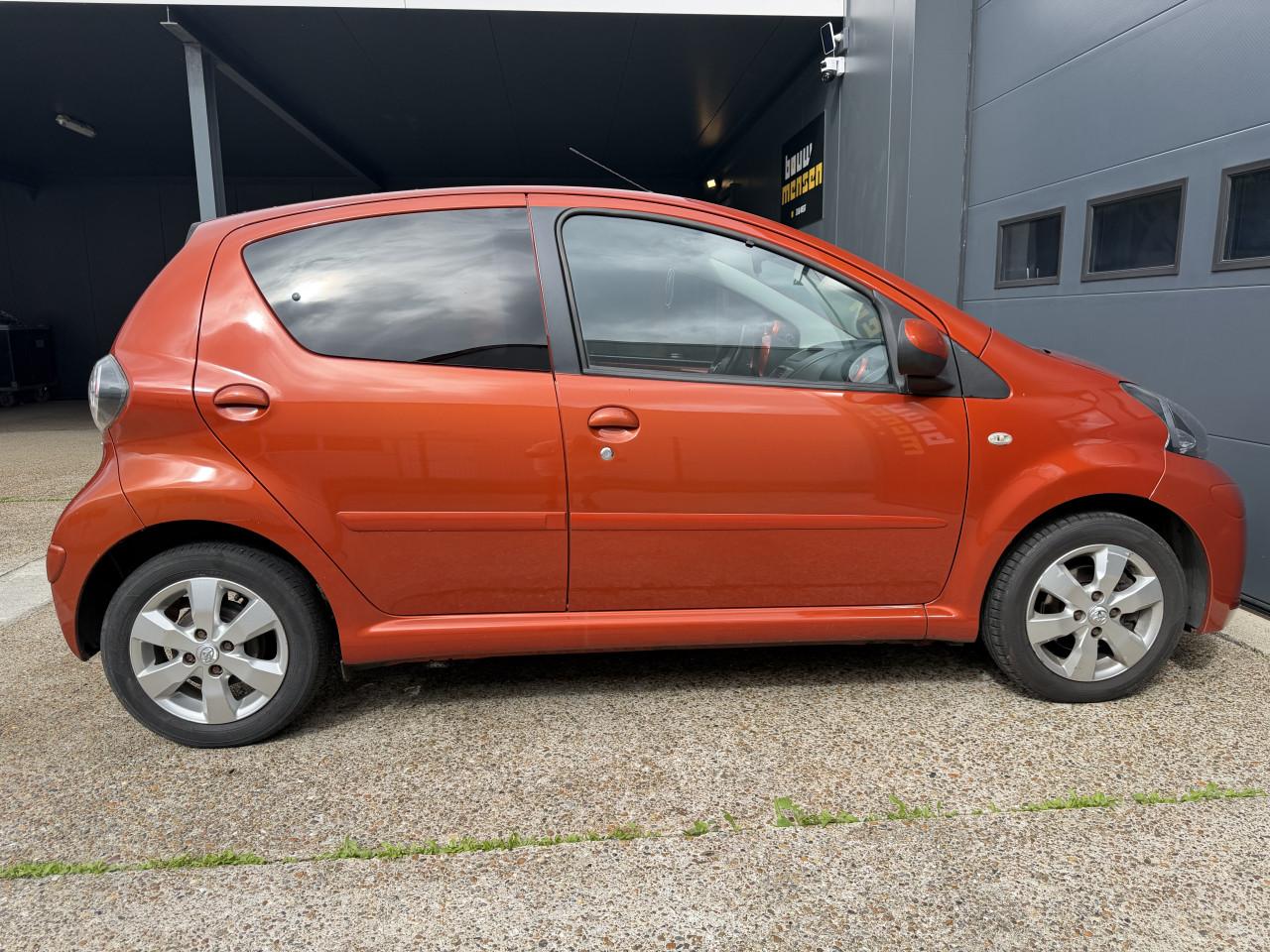 Toyota Aygo 1.0 12V Vvt-i 5DRS 2012 Dynamic Orange Airco Apk