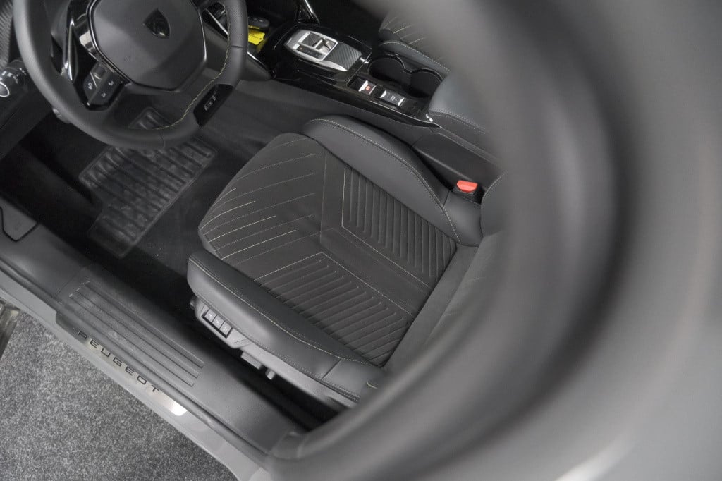 Peugeot 2008 puretech 130 eat8 gt | 360 camera | adaptieve cruise control |
