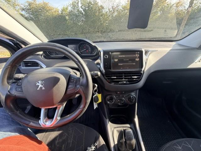 Peugeot 2008 1.2 puretech urban cross