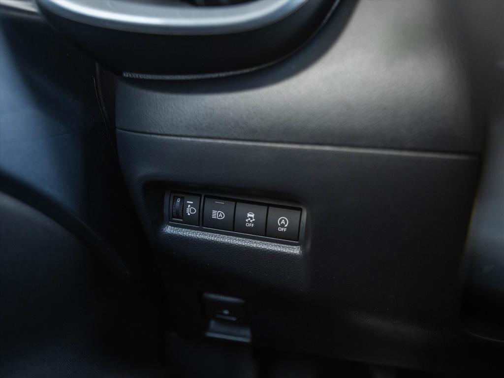 Toyota Aygo x 1.0 vvt-i mt 72pk premium | trekhaak | jbl sound system | app