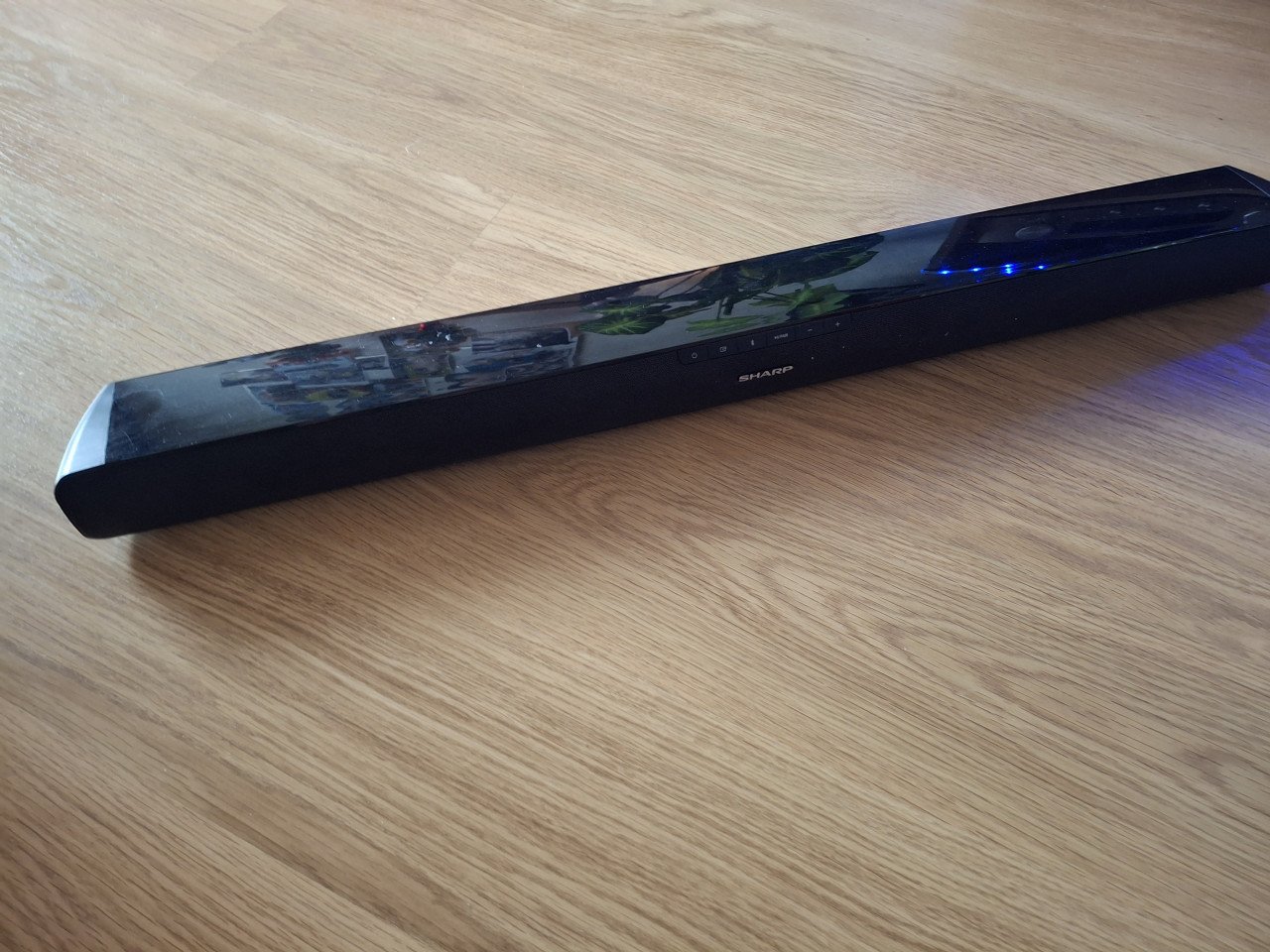 Sharp soundbar