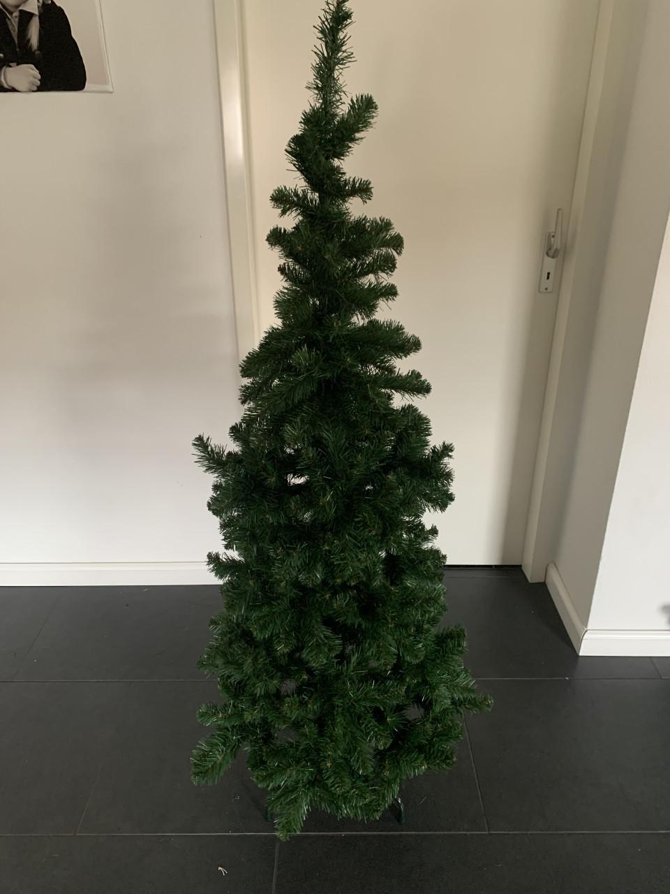 Kerstboom smal 1.55 hoog . Intratuin Triumph tree