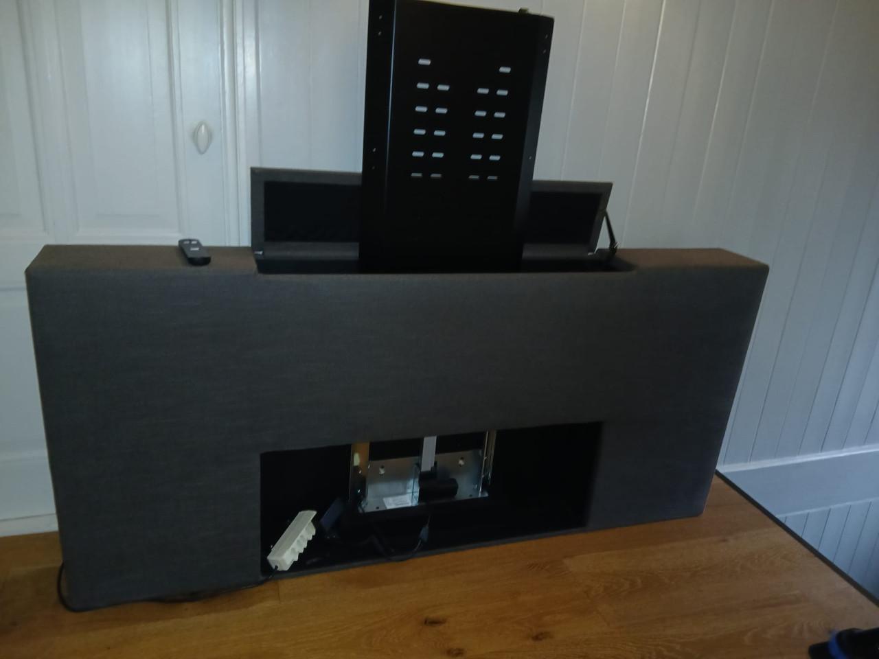 Hoofdboord bed en tv kast