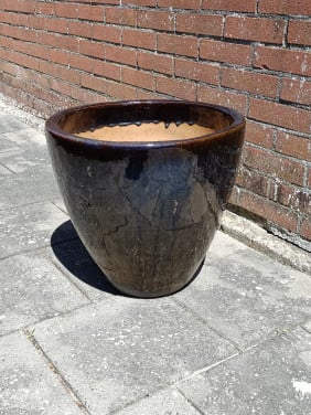 Ronde buitenpot geglazuurd. 37cm. Heel donkerblauw met bruintinten vermengd
