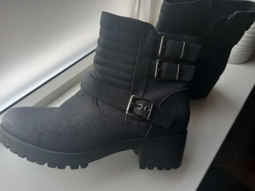 SCHOEN VAN HET MERK GRACE LAND  BIKERBOOTS VOOR VROUWEN