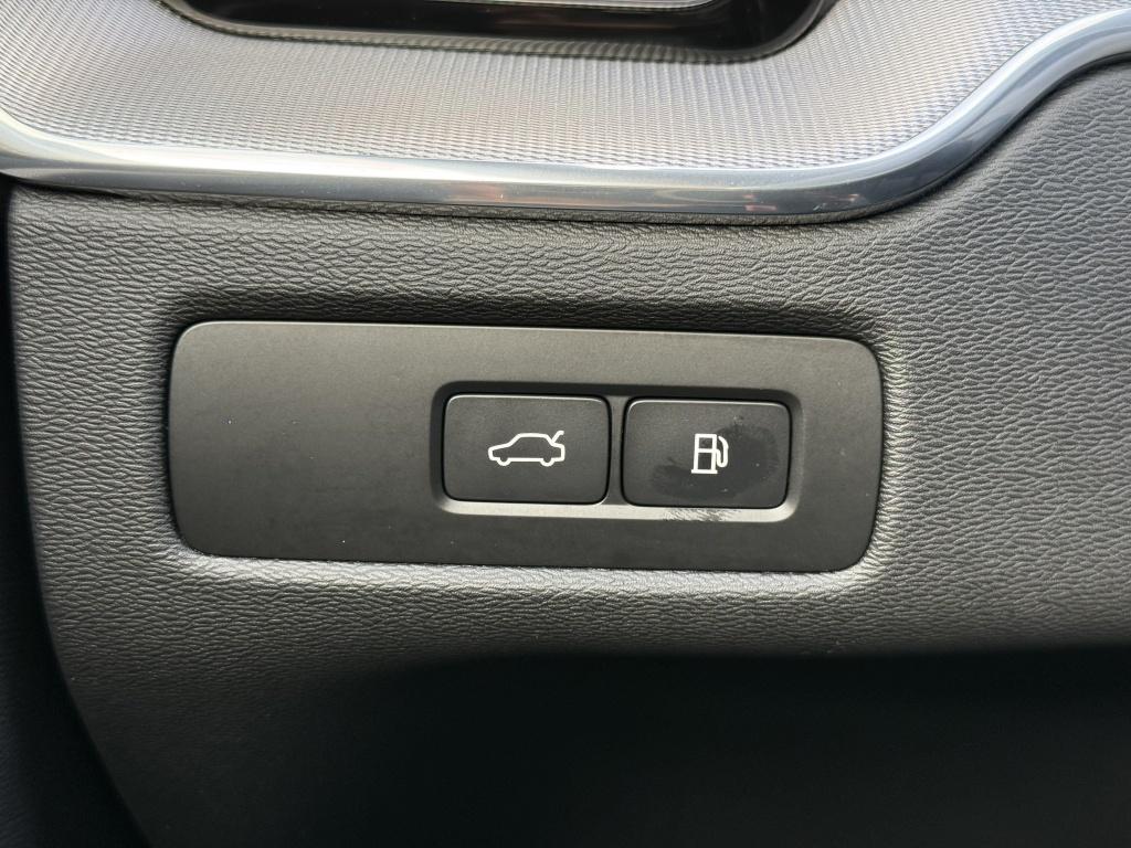 Volvo XC60 t6 398pk recharge dark black edition| panodak| luchtvering| trek