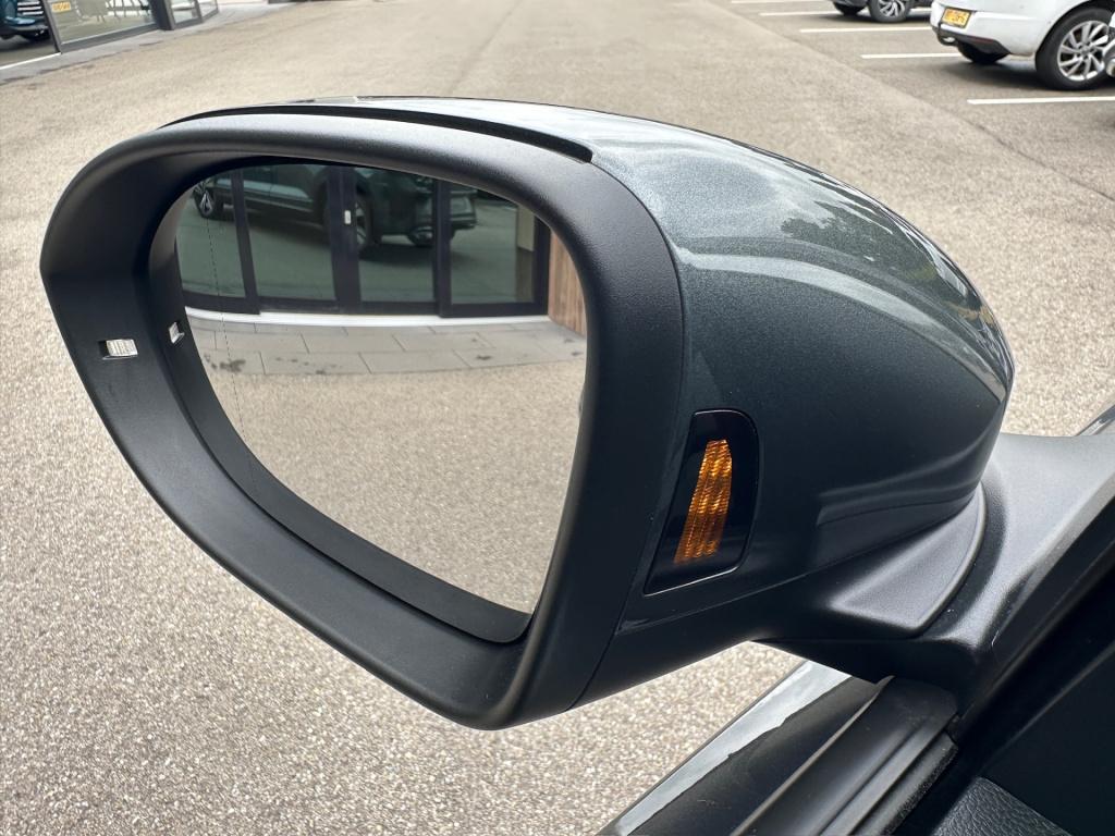 Volkswagen T-roc 1.5 tsi 150pk dsg r-line | camera | keyless | elek. achter
