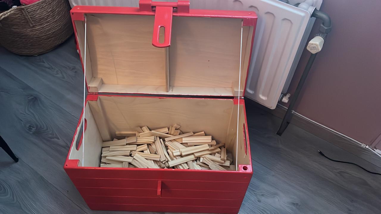 Speelgoed kist gevuld met Kapla