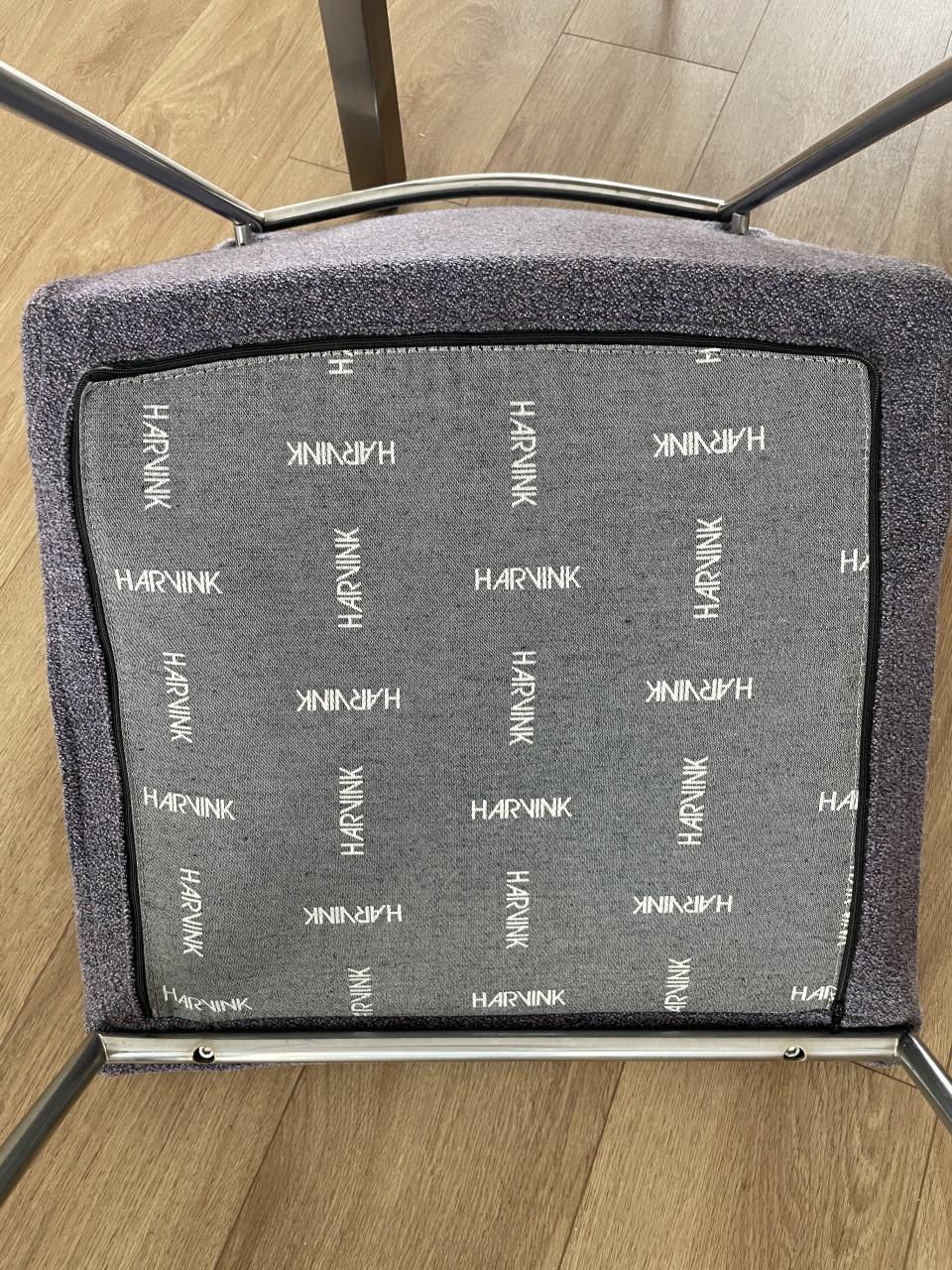 Harvink eetkamerstoelen met originele bekleding en eettafel