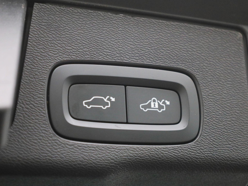 Volvo XC60 2.0 t6 plug-in hybrid awd core bright | long range | navigatie |