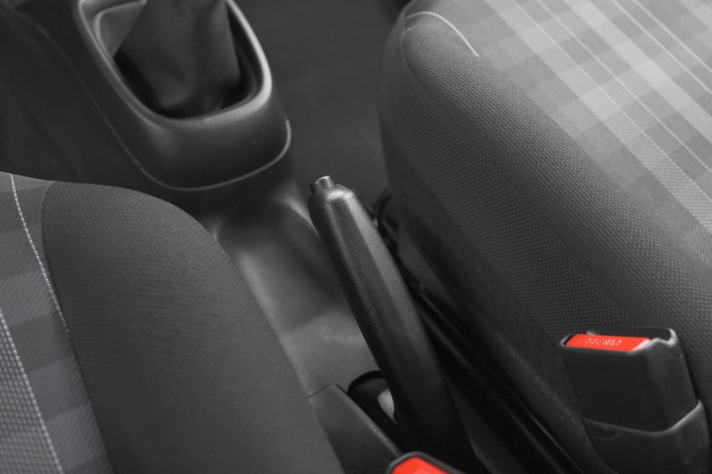 Peugeot 108 1.0 e-vti active | apple carplay | bluetooth | elektrische rame