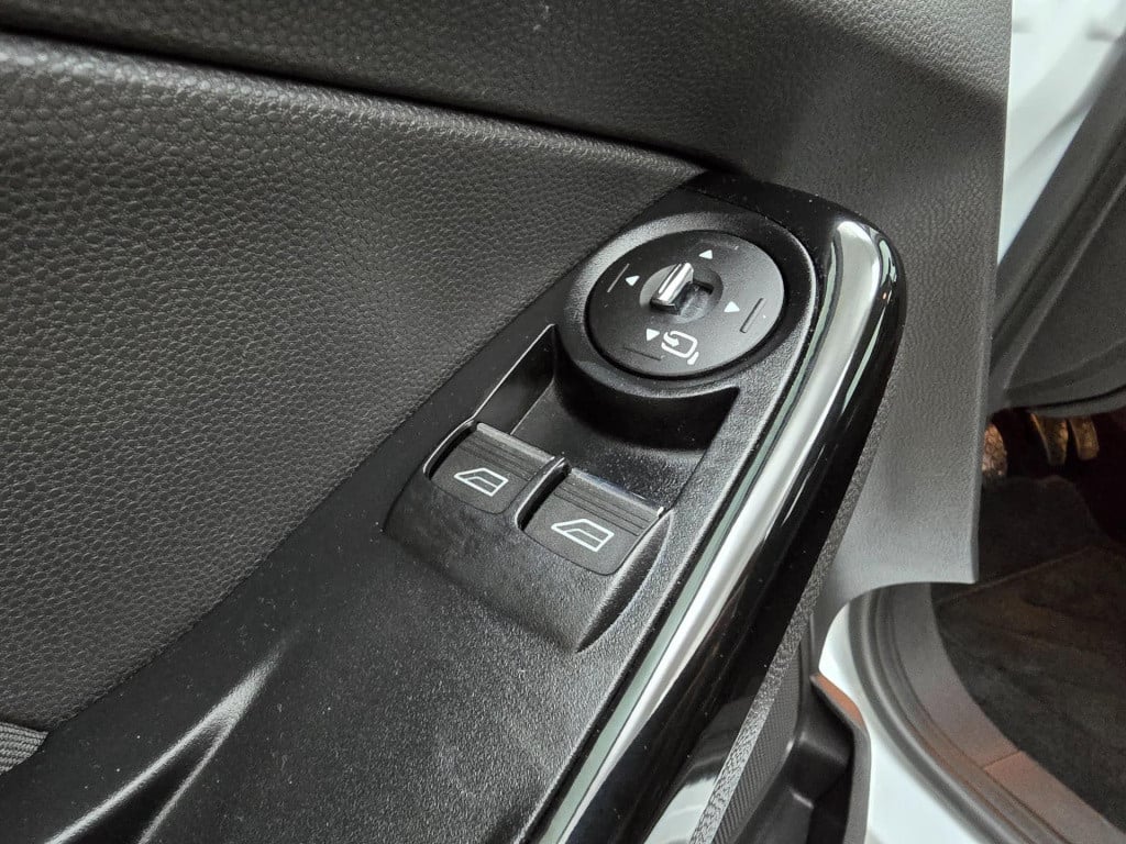 Ford Fiesta occasion 1.0 titanium luxe versie met cruisecontrol en sportvel