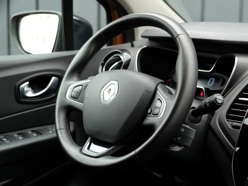 Renault Captur energy tce 90 limited navi full map |cruise control | blueto
