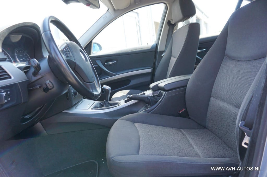 BMW 3-serie 318i high executive