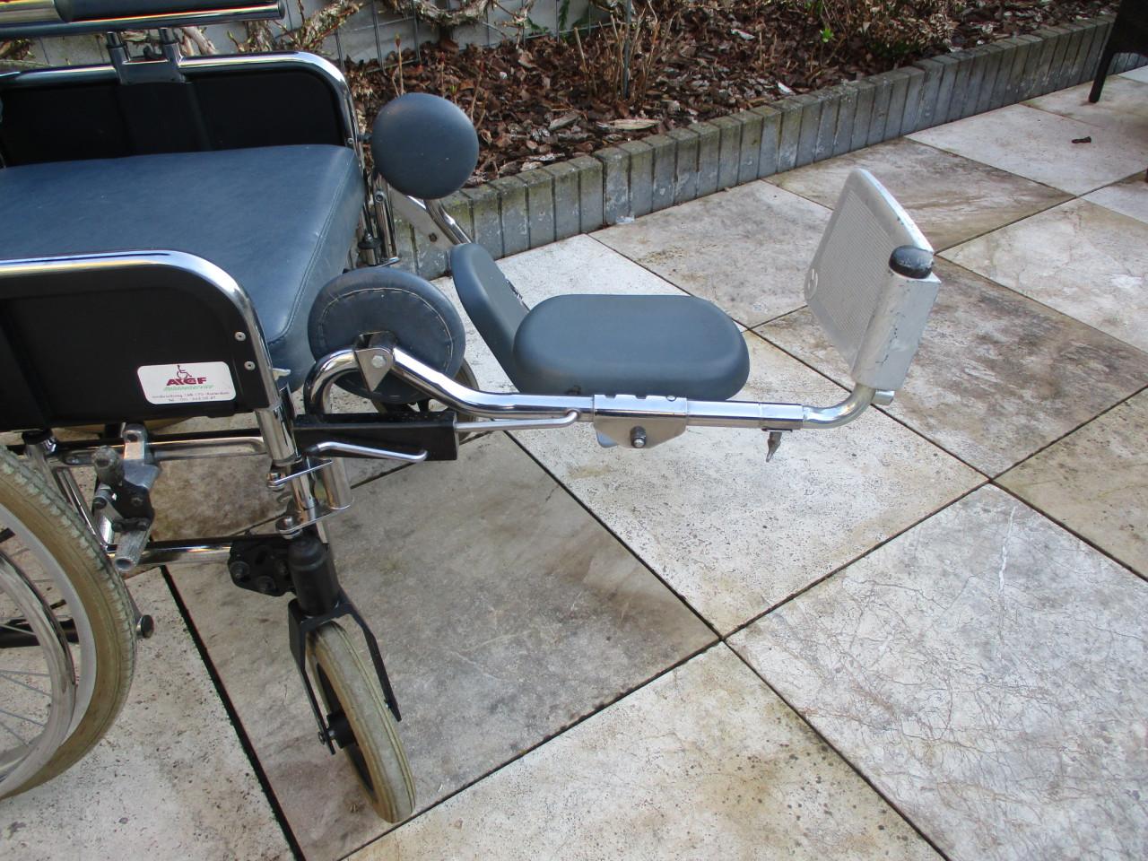 Zeer degelijke Ortopedia opvouwbare rolstoel met Comfort beensteunen