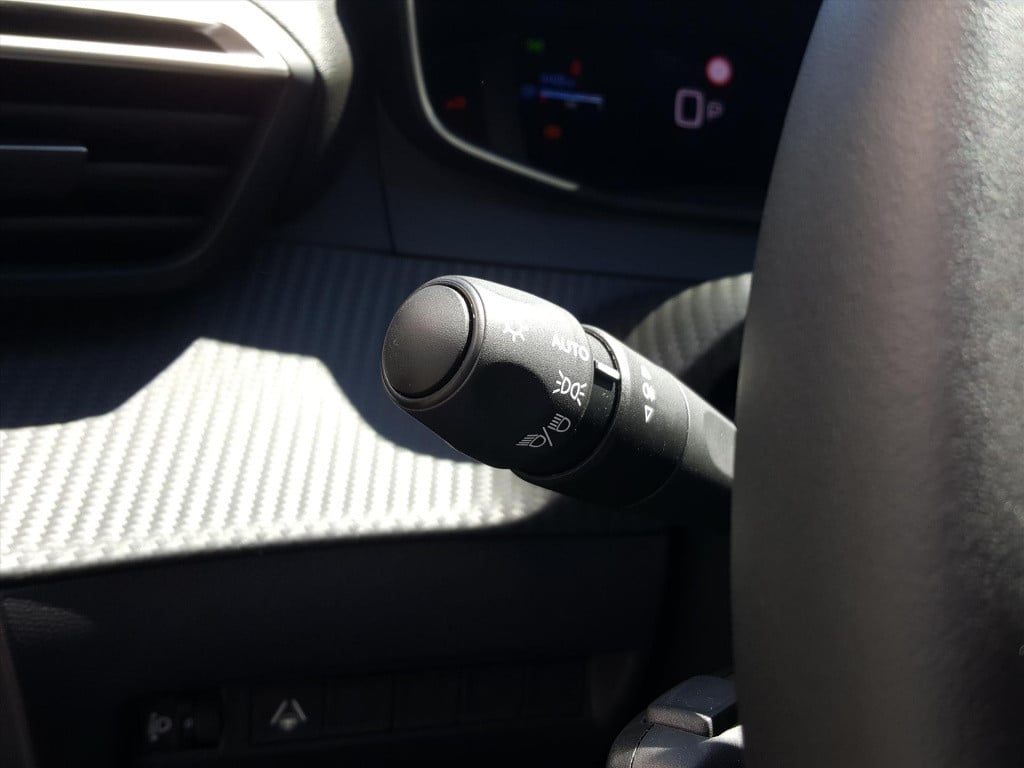 Peugeot 2008 allure pack 1.2 pt-130pk (vol)automaat (eat8) | 3d navigatie &