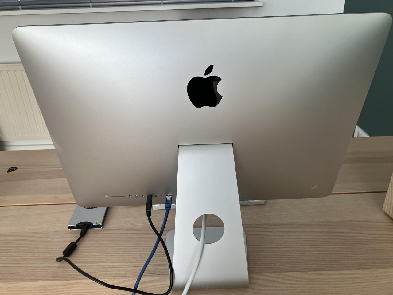 IMac (Retina 4K, 21,5-inch, modeljaar 2019)  (nieuw gekocht 2021) zgan