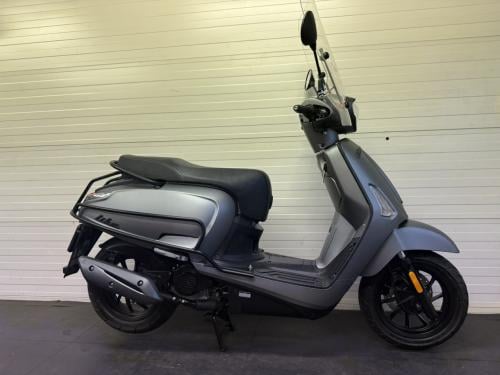 Jonge en complete Kymco New like Special 45km 2.100km oud!