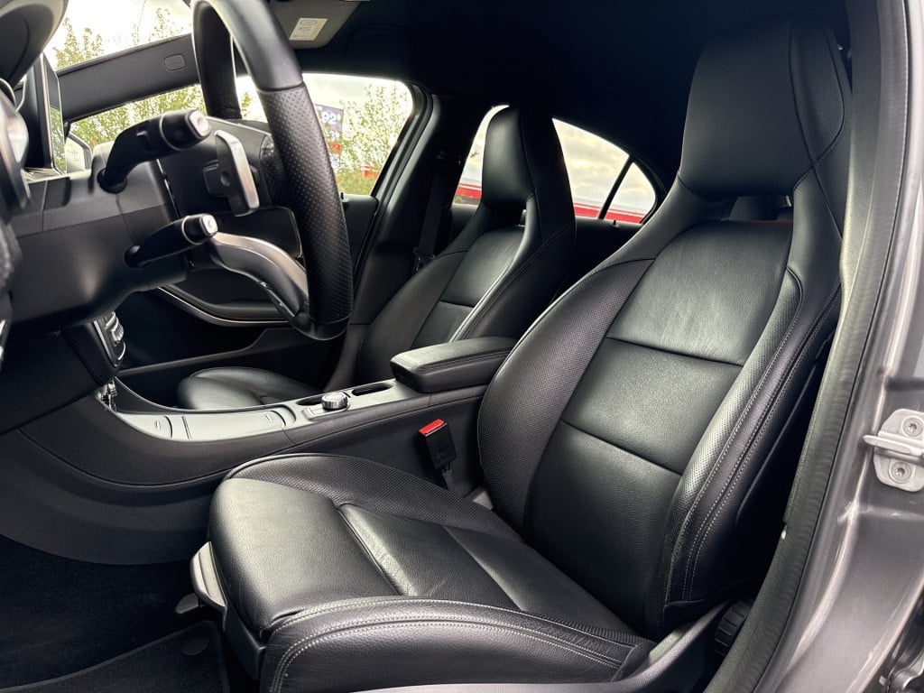 Mercedes-Benz A-Klasse 180 amg night edition plus | h&k | carplay | leder |