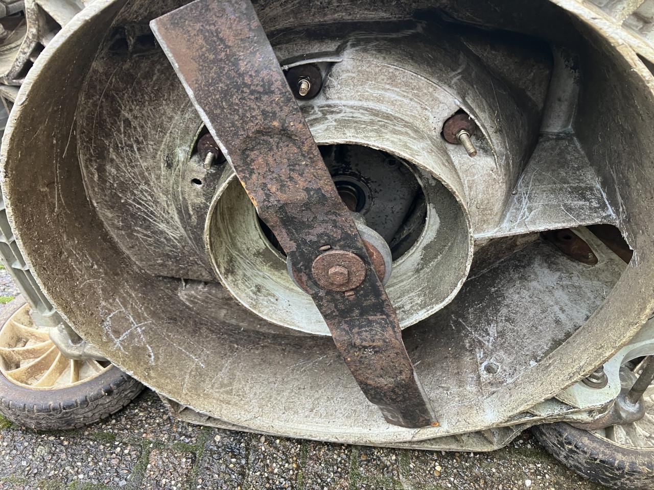 TE KOOP: HONDA GRASMAAIER .