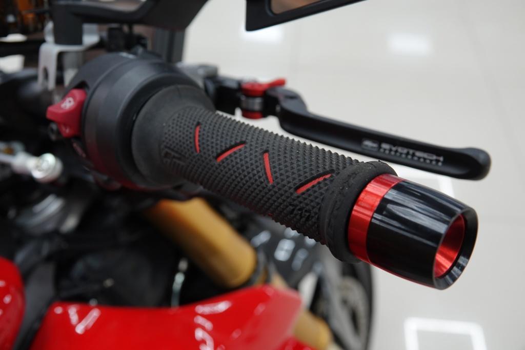 Ducati Streetfighter tour v4 s | akrapovic | carbon |