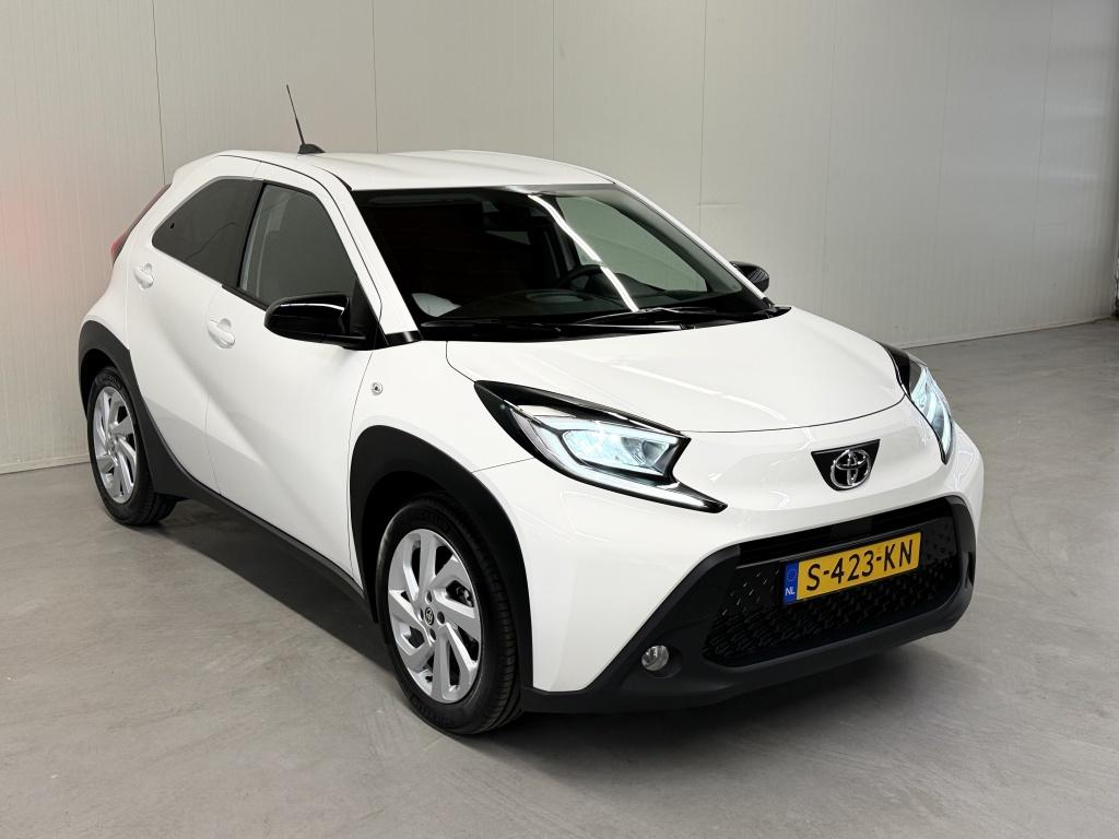 Toyota Aygo x 1.0 vvt-i s-cvt first| camera| led| climate| adap.cruise| get