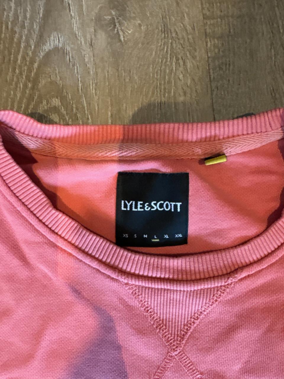 Trui van Lyle&Schott maat L