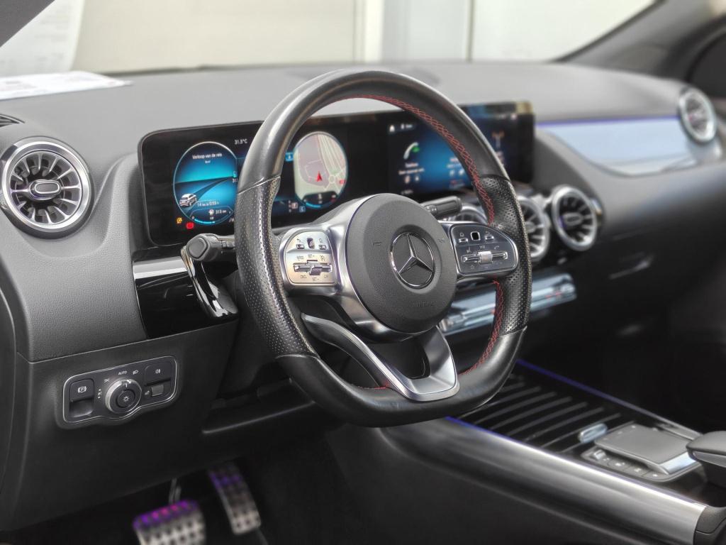 Mercedes-Benz Gla-klasse 180 amg line trekhaak/amg/clima/camera
