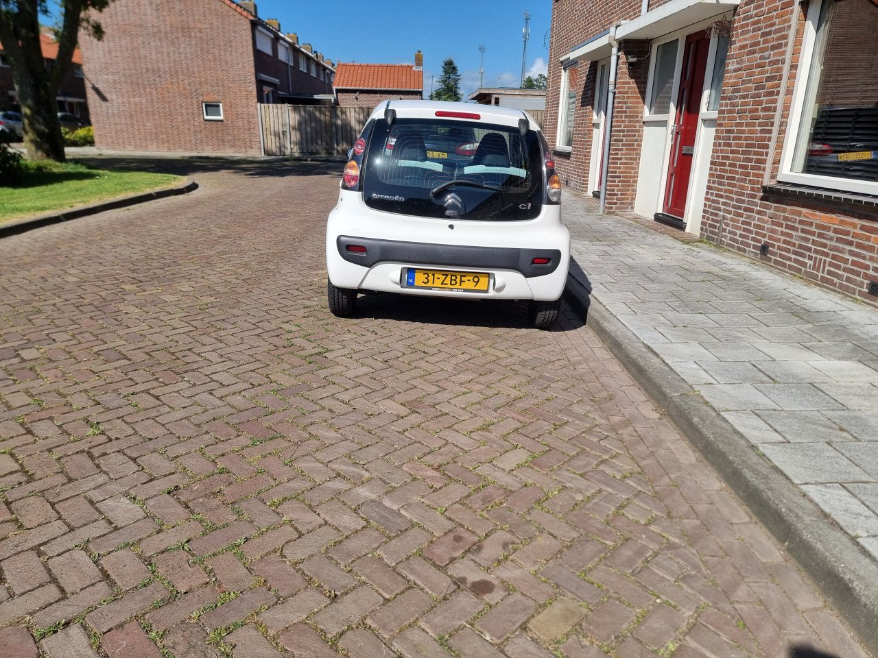 Luxe uitvoering Citroen C1 van 2012 5drs Airco LED Bluetooth Toerenteller