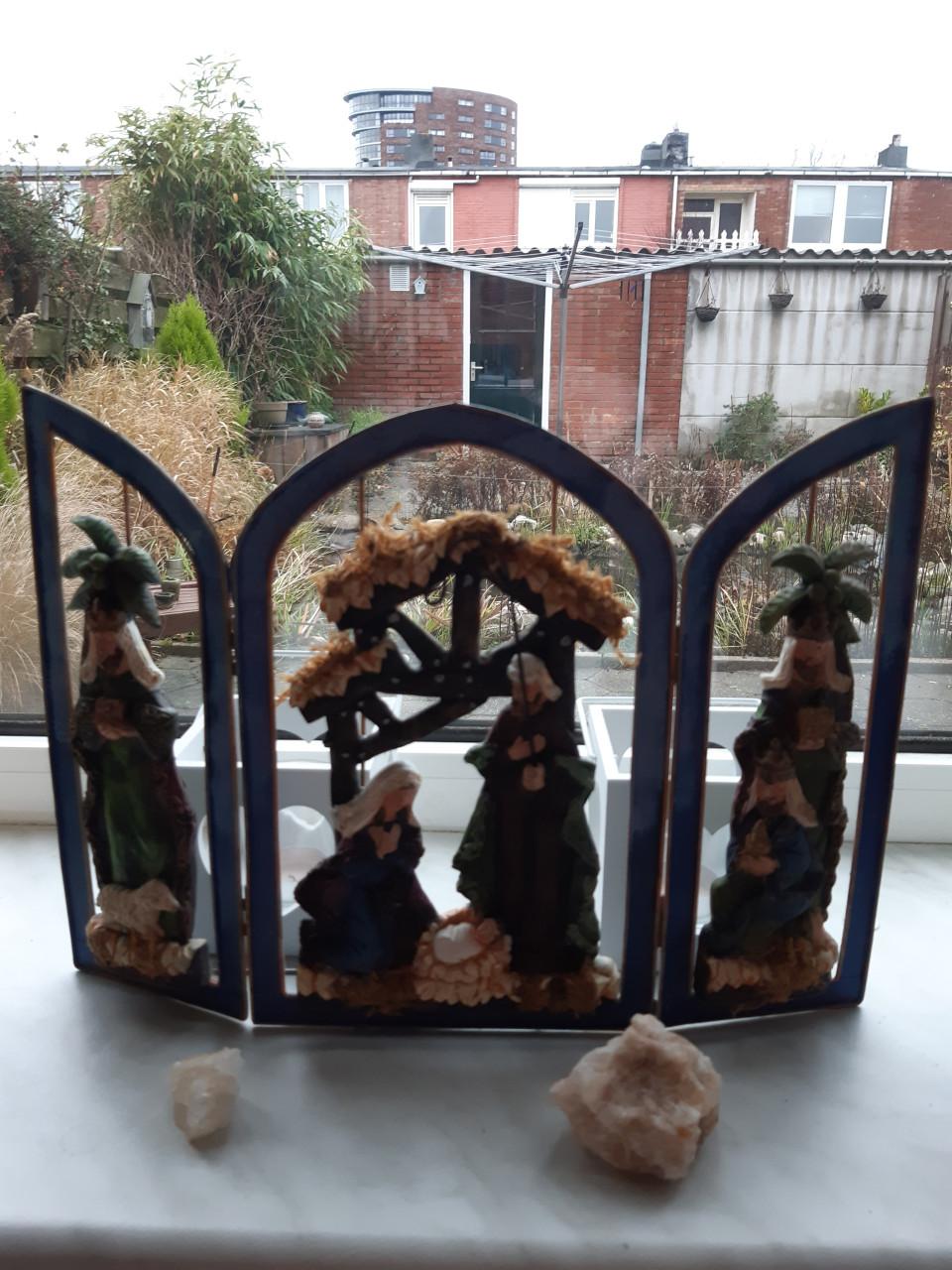 Kerst drieluik in metalen frame z.g.a.n.