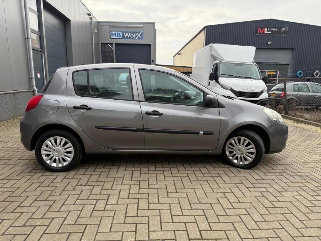 Renault Clio 1.2 Special Line Airco/ Navigatie
