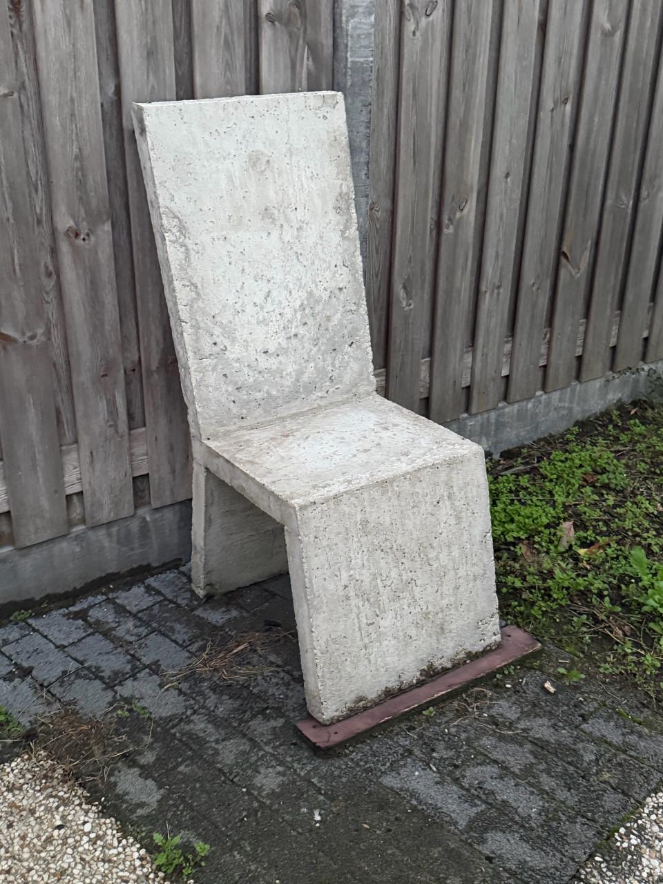 Mooie beton stoel (gratis)