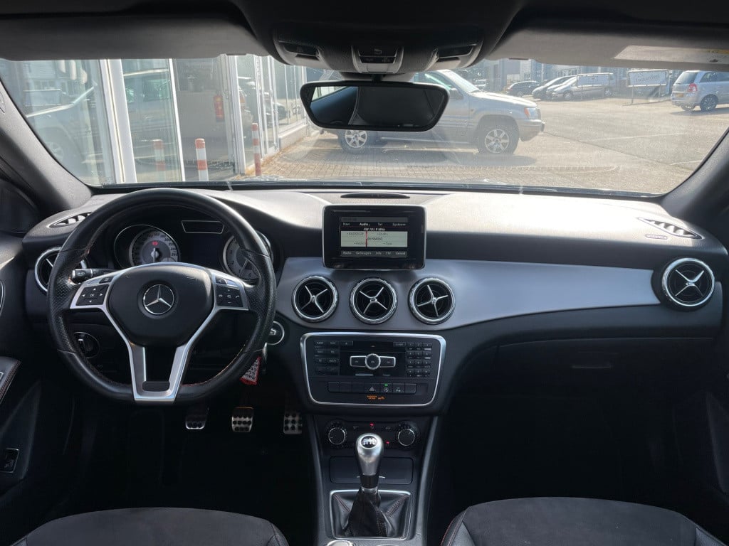 Mercedes-Benz Gla-klasse 180 prestige amg