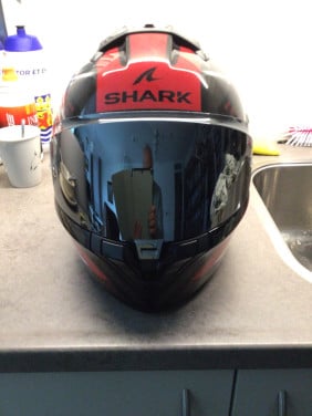 TE KOOP, SPLINTERNIEUWE, ONGEBRUIKTE SHARK MOTORHELM/BROMFIETSHELM!