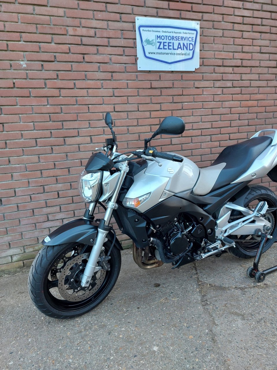 Suzuki GSR 600 (Zeer netjes!)