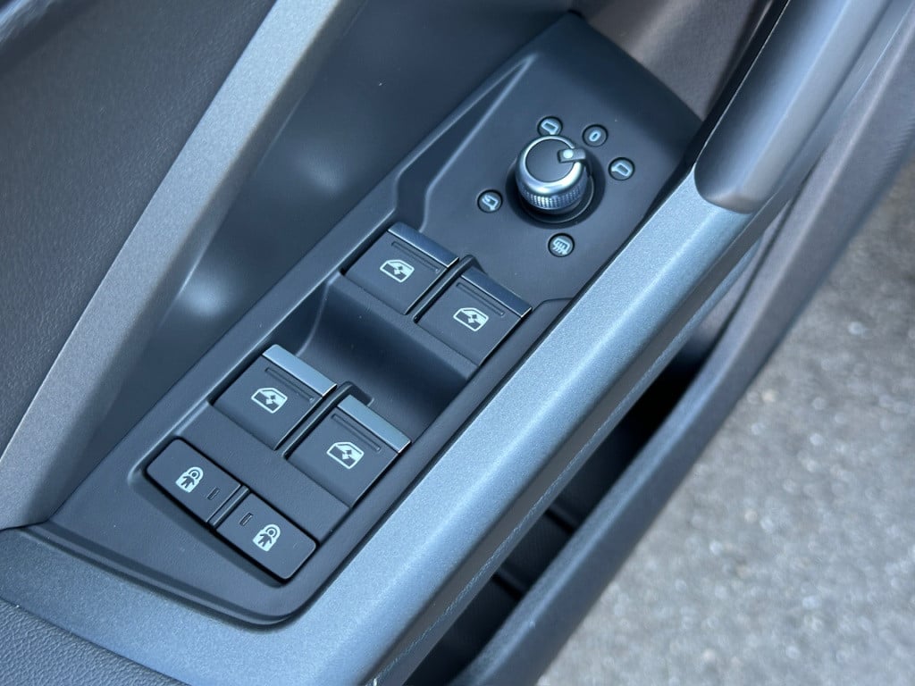 Audi Q3 sportback 35 tfsi 150pk s-tronic 2x s-line | zwart optiek | camera 