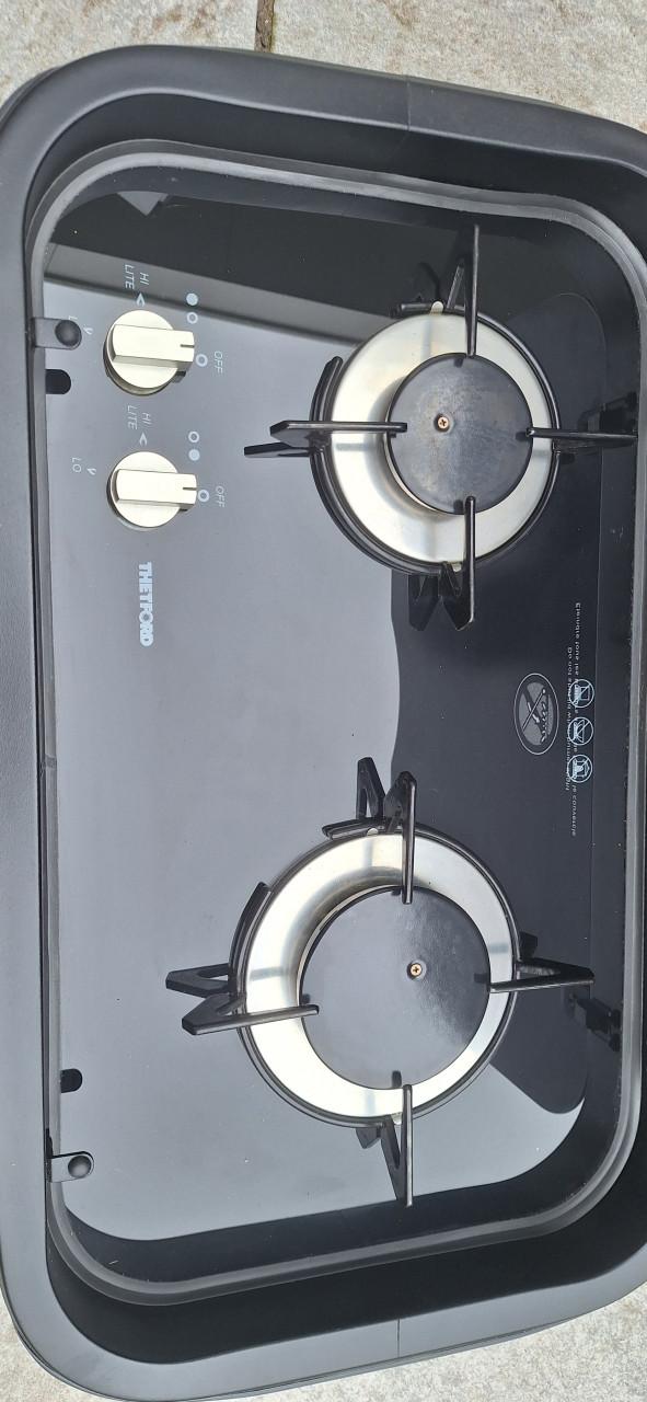 Prachtige zwarte Thetford kookplaat type Serie 165 met glazen afdekplaat