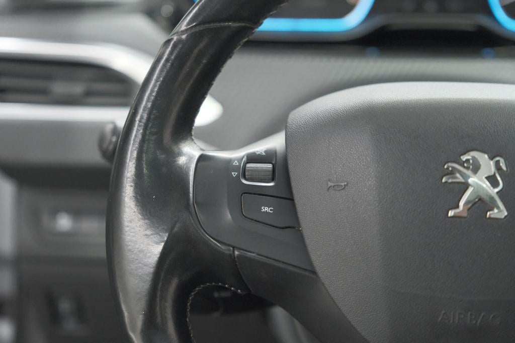 Peugeot 2008 puretech 110 allure | panoramadak | apple carplay | navigatie 