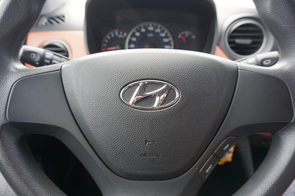 Hyundai I 10 1.0i i-motion comfort 1e eigenaar / airco / elektr. ramen / na