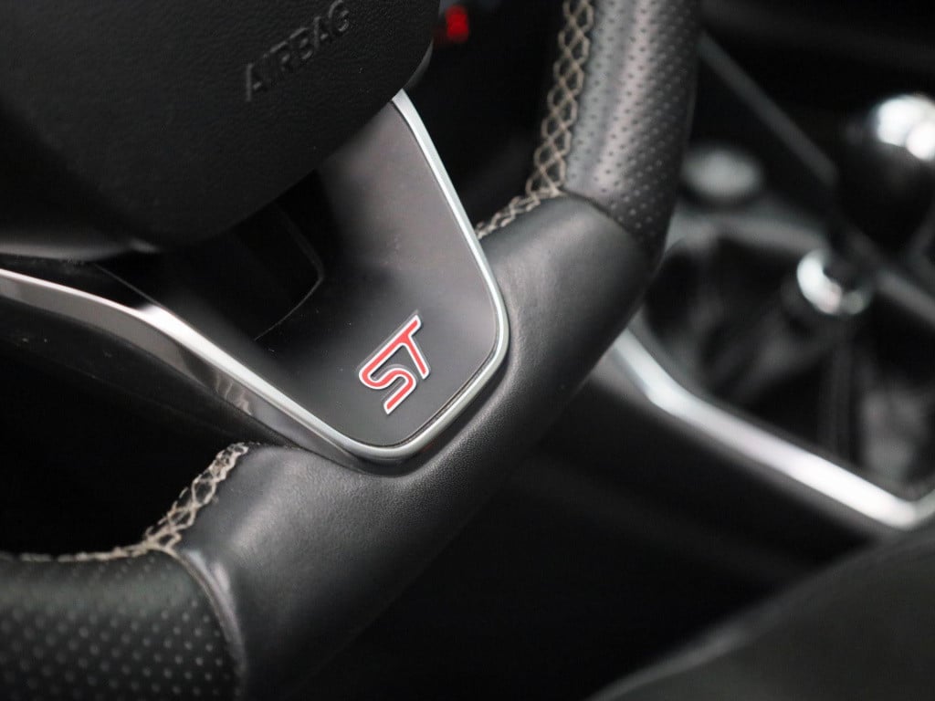 Ford Fiesta 1.5 ecoboost st-3 panoramadak | winterpack | b&o soundsystem | 