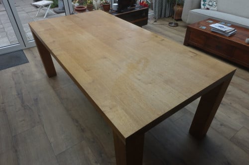 Lange stevige massief houten tafel