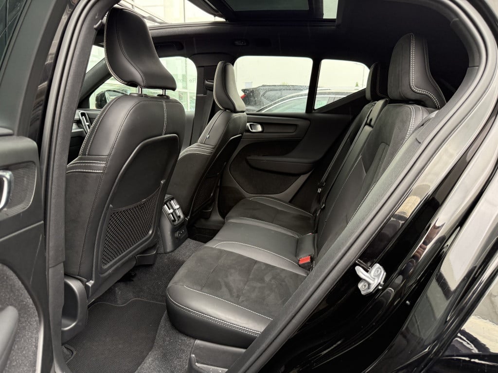 Volvo XC40 t5 262pk recharge r-design | full options !