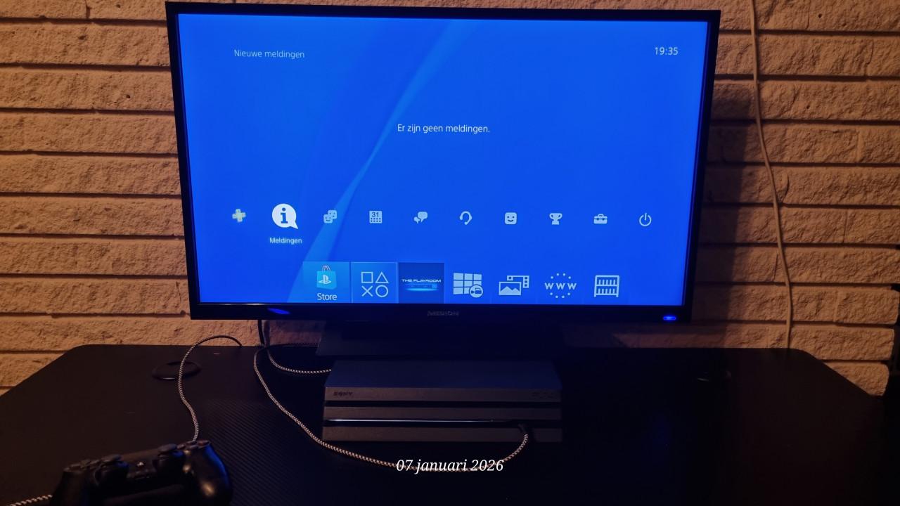 PS4 Pro met 32'' Monitor