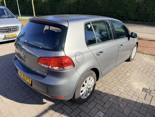 Volkswagen Golf 1.4 tsi comfortline let op ;automaat bak schok en licht hag