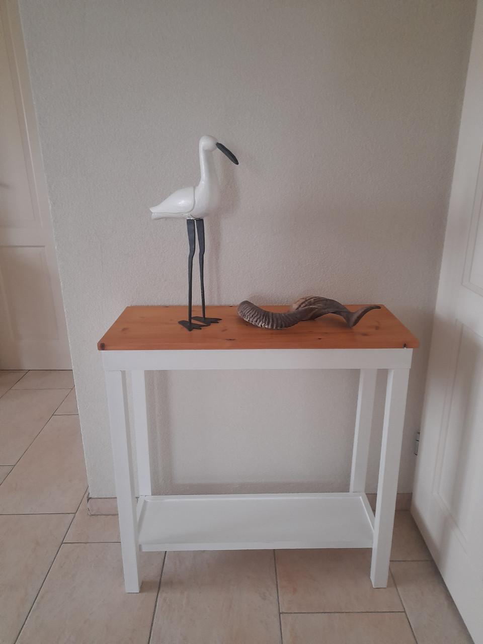 Side Table  30 x 75 x 75H ( in goede staat )