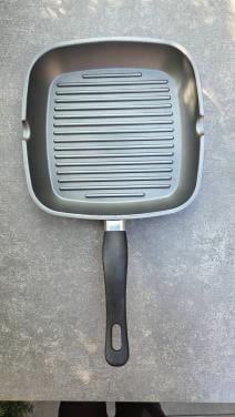 👩‍🍳Grillpan 20 x 20 met schenktuiten aan de zijkanten