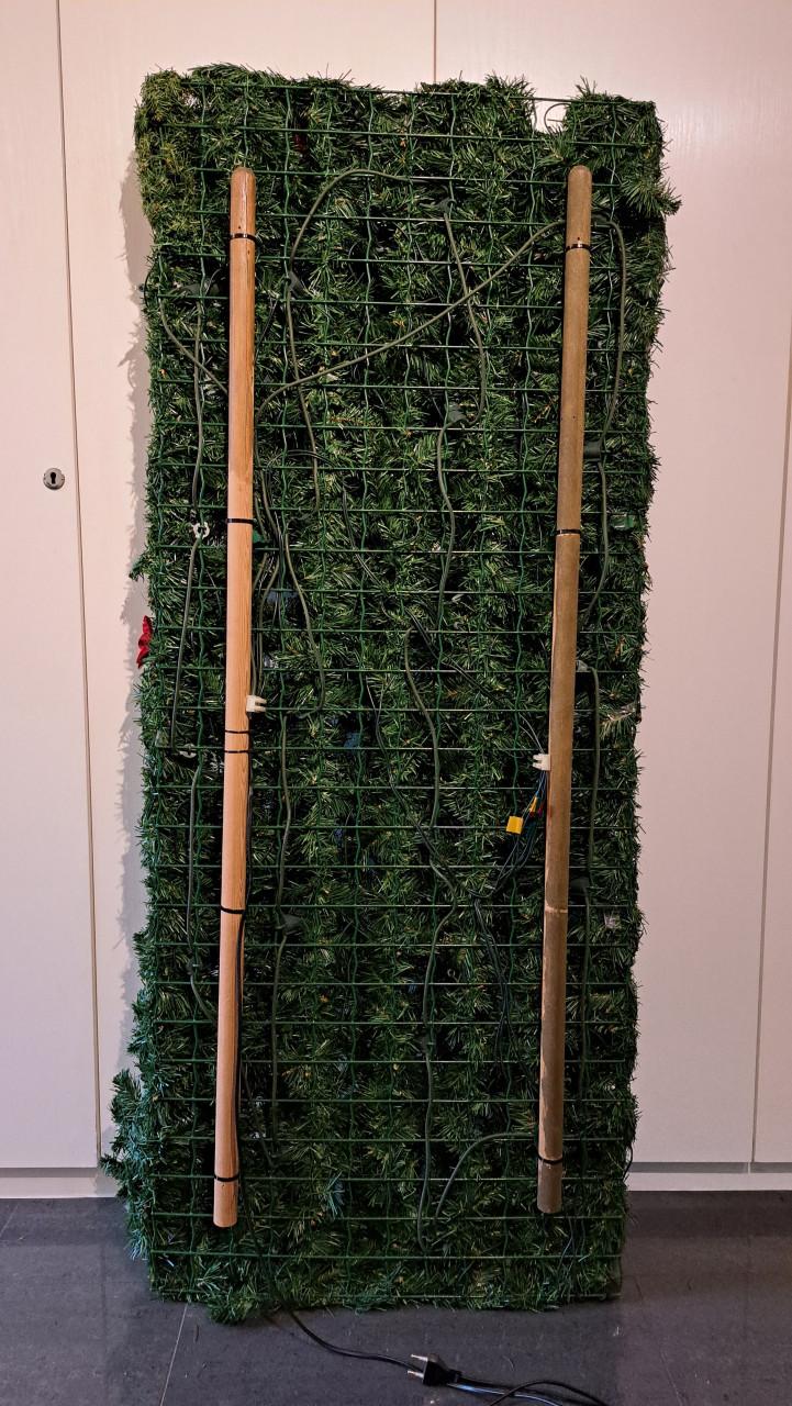 Trellis vakwerk met kerst versiering en verlichting