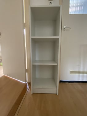 Witte kast met drie vakken